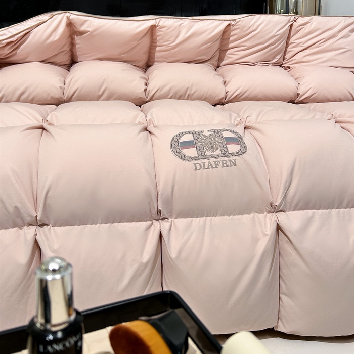 91家纺网 家纺一手货源 找家纺 岚司羽 2025新款北极95白鹅绒被-琳娜 琳娜-樱花粉