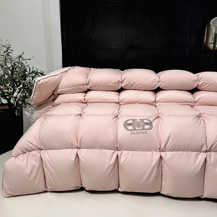 91家纺网 家纺一手货源 找家纺 岚司羽 2025新款北极95白鹅绒被-琳娜 琳娜-樱花粉