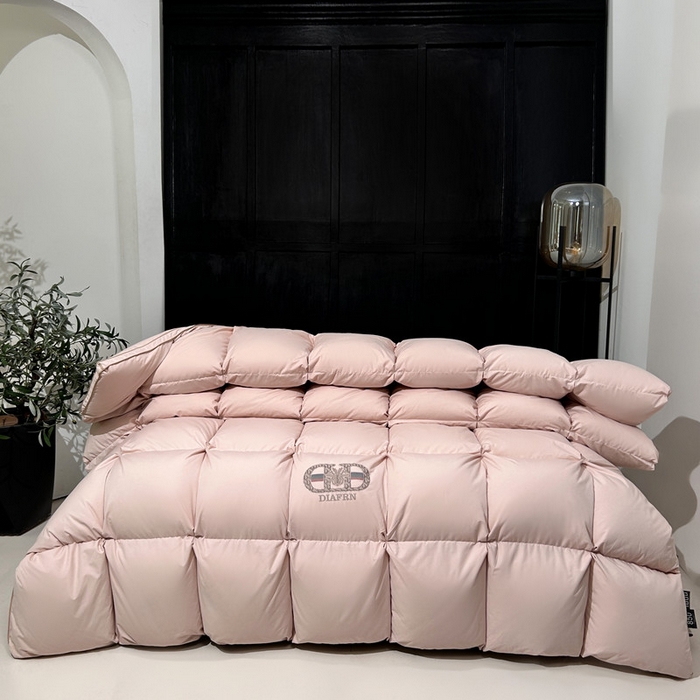 91家纺网 家纺一手货源 找家纺 岚司羽 2025新款北极95白鹅绒被-琳娜 琳娜-樱花粉