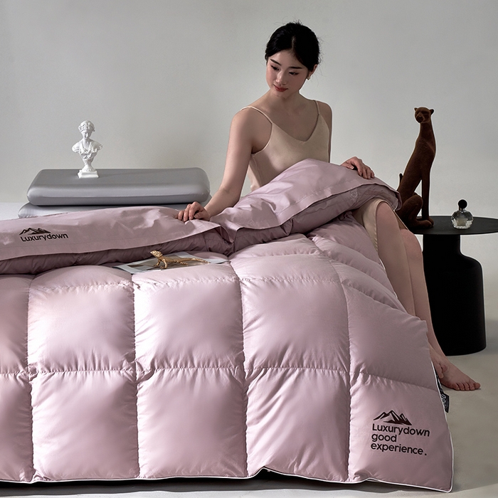 91家纺网 家纺一手货源 找家纺 岚司羽 2025新款白鹅绒被被子被芯 包头款 粉色