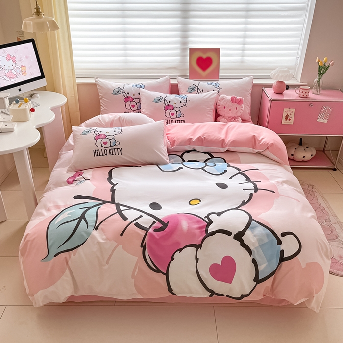 91家纺网 家纺一手货源 找家纺 小叮当家纺仓储工厂店 2025新款大版全棉纯棉数码印花三丽鸥系列四件套 苹果kt