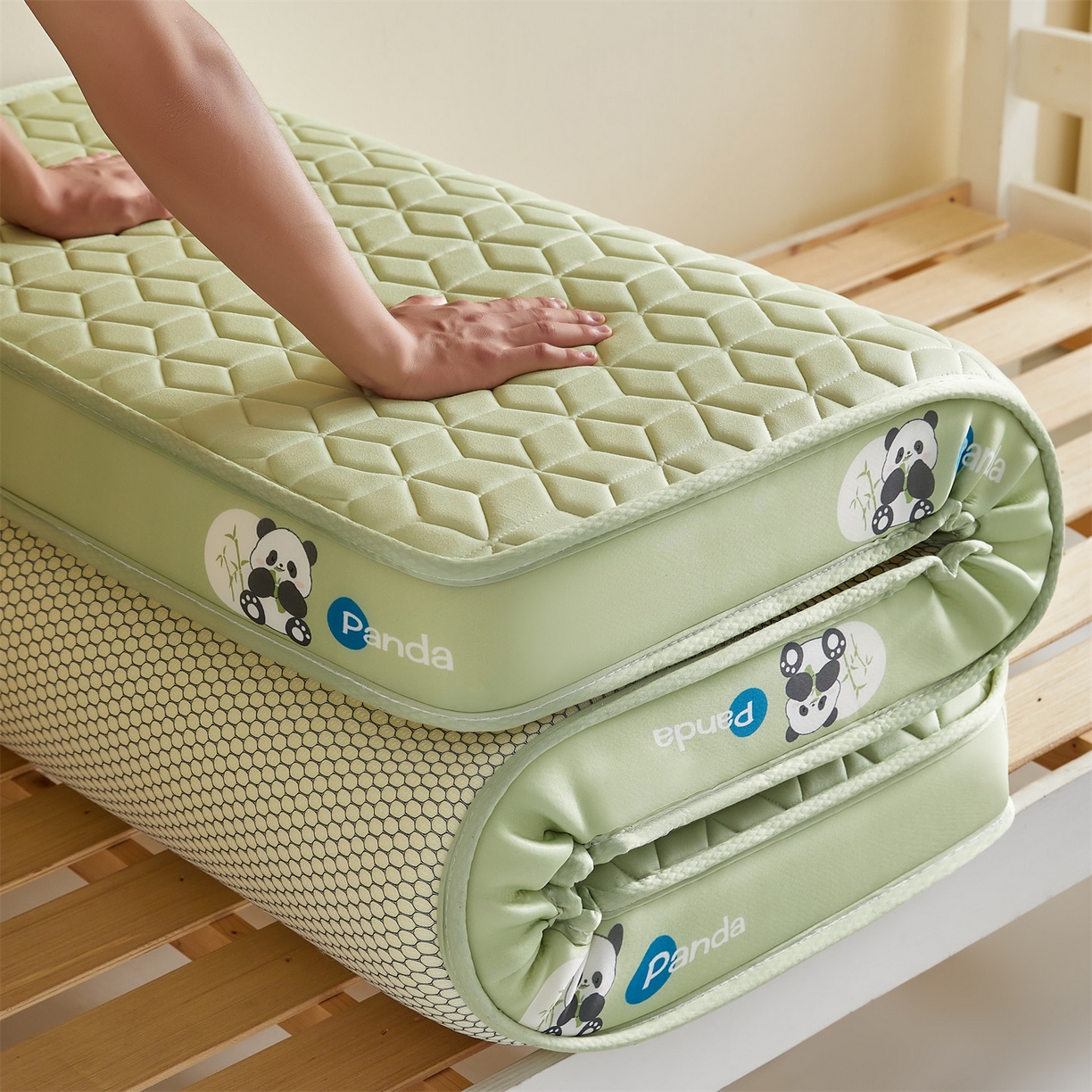 91家纺网 家纺一手货源 找家纺 （总）伊先生家纺 2025新款简约卡通硅胶海绵床垫学生款熊猫黄鸭款