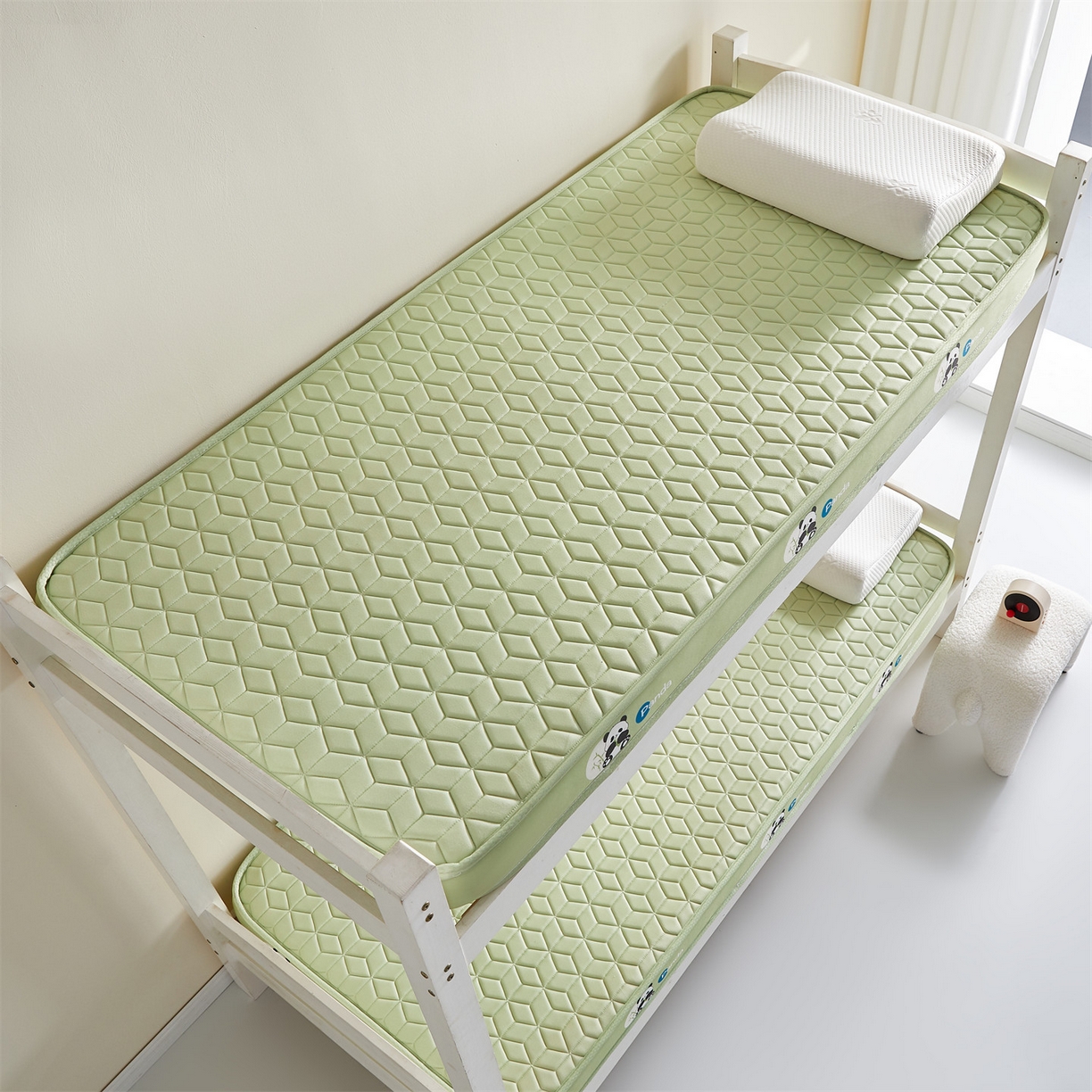 91家纺网 家纺一手货源 找家纺 （总）伊先生家纺 2025新款简约卡通硅胶海绵床垫学生款熊猫黄鸭款