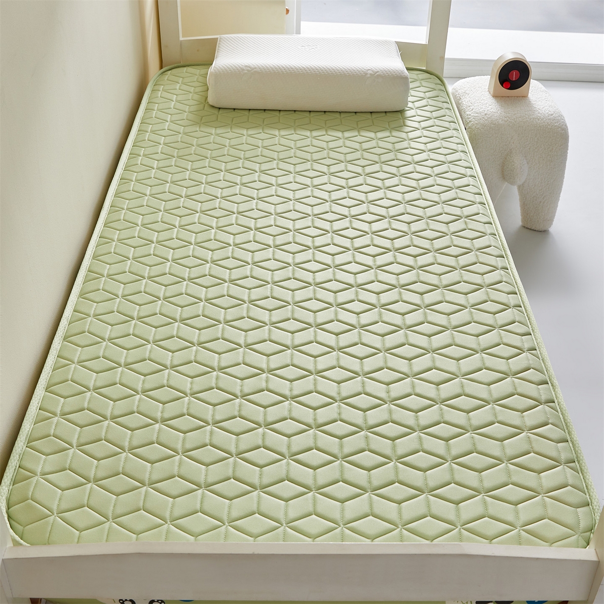 91家纺网 家纺一手货源 找家纺 （总）伊先生家纺 2025新款简约卡通硅胶海绵床垫学生款熊猫黄鸭款