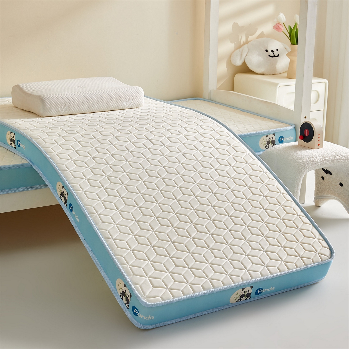 91家纺网 家纺一手货源 找家纺 伊先生家纺 2025新款简约卡通硅胶海绵床垫学生款熊猫黄鸭款 熊猫-白