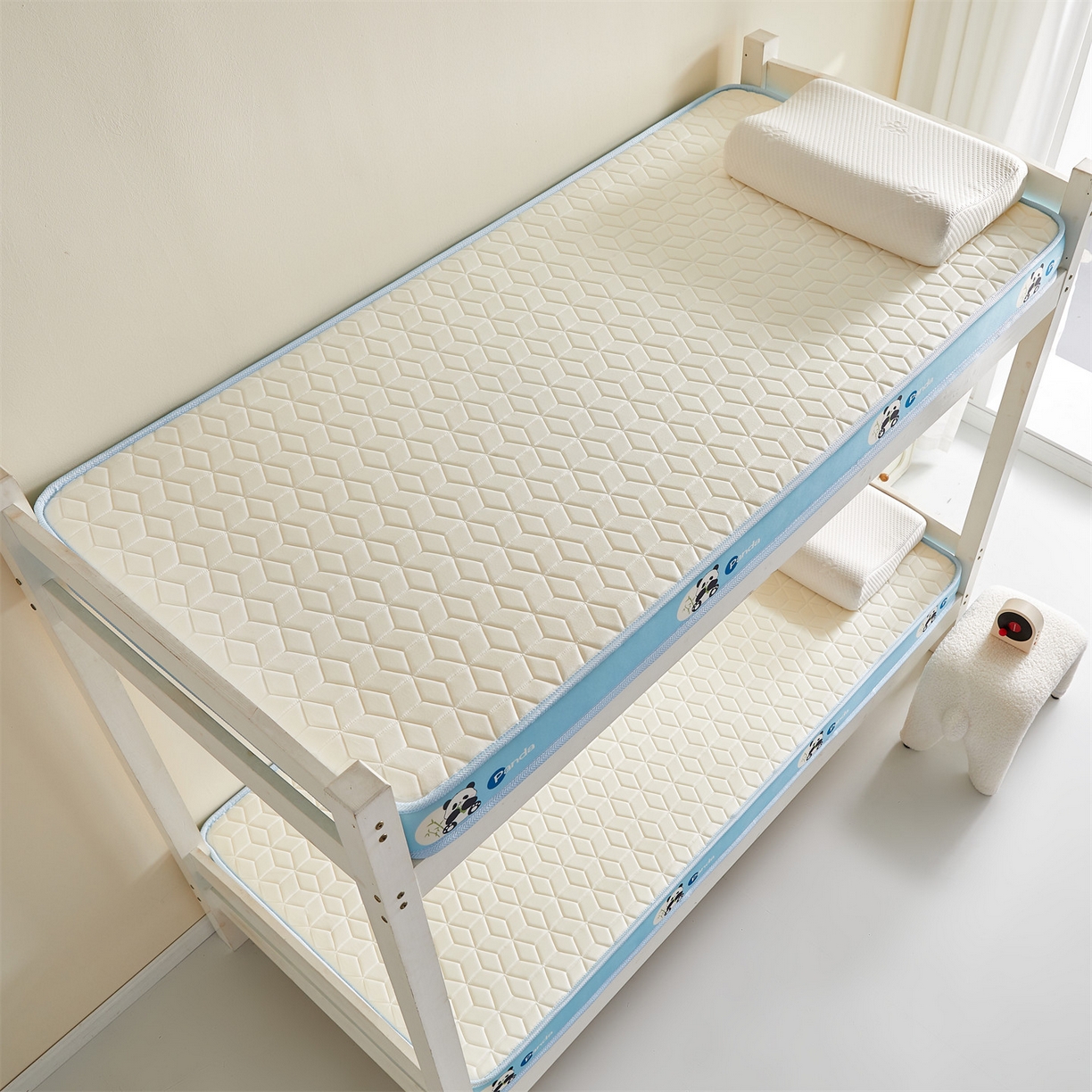 91家纺网 家纺一手货源 找家纺 伊先生家纺 2025新款简约卡通硅胶海绵床垫学生款熊猫黄鸭款 熊猫-白