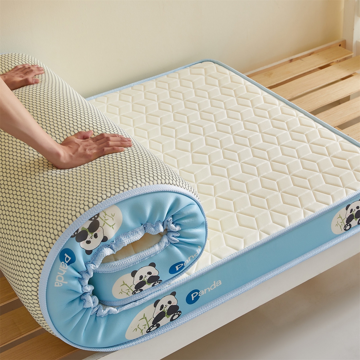 91家纺网 家纺一手货源 找家纺 伊先生家纺 2025新款简约卡通硅胶海绵床垫学生款熊猫黄鸭款 熊猫-白