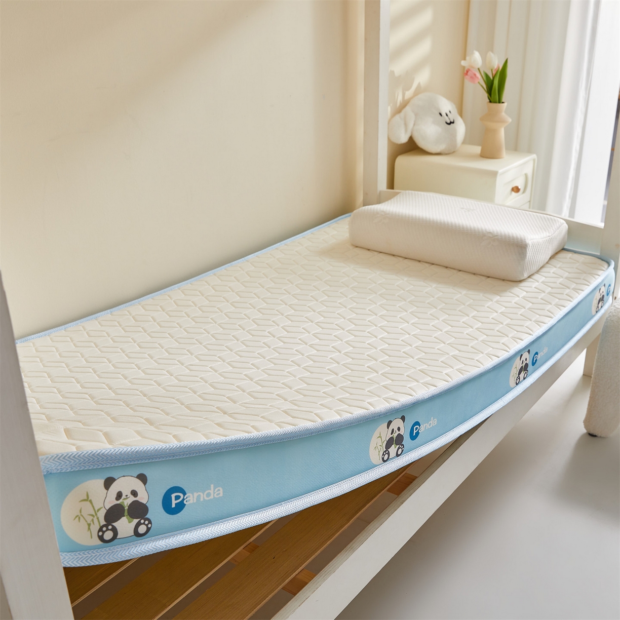 91家纺网 家纺一手货源 找家纺 伊先生家纺 2025新款简约卡通硅胶海绵床垫学生款熊猫黄鸭款 熊猫-白