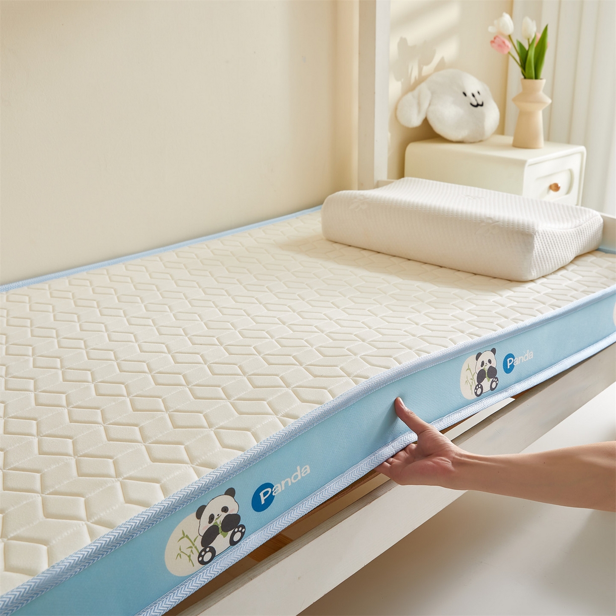 91家纺网 家纺一手货源 找家纺 伊先生家纺 2025新款简约卡通硅胶海绵床垫学生款熊猫黄鸭款 熊猫-白