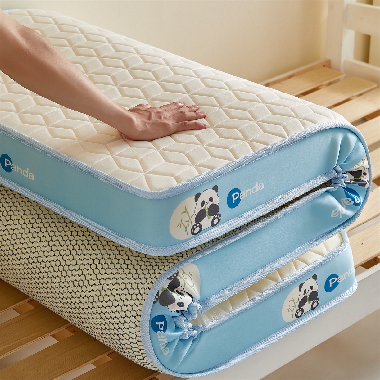 91家纺网 家纺一手货源 找家纺 伊先生家纺 2025新款简约卡通硅胶海绵床垫学生款熊猫黄鸭款 熊猫-白