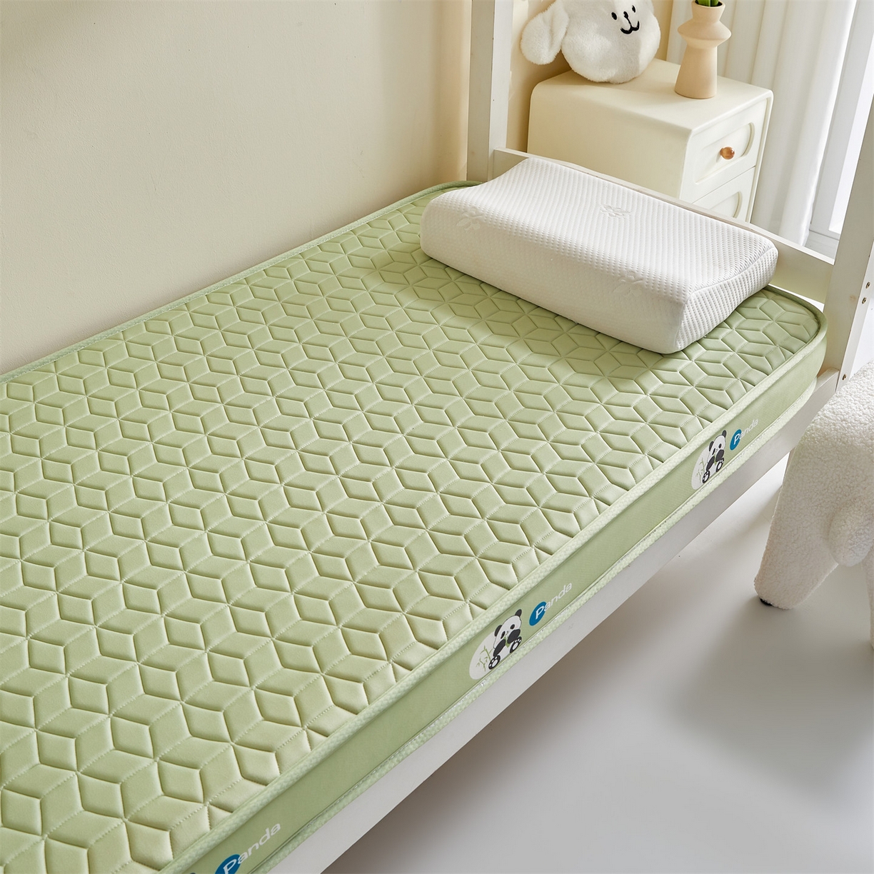 91家纺网 家纺一手货源 找家纺 伊先生家纺 2025新款简约卡通硅胶海绵床垫学生款熊猫黄鸭款 熊猫-绿