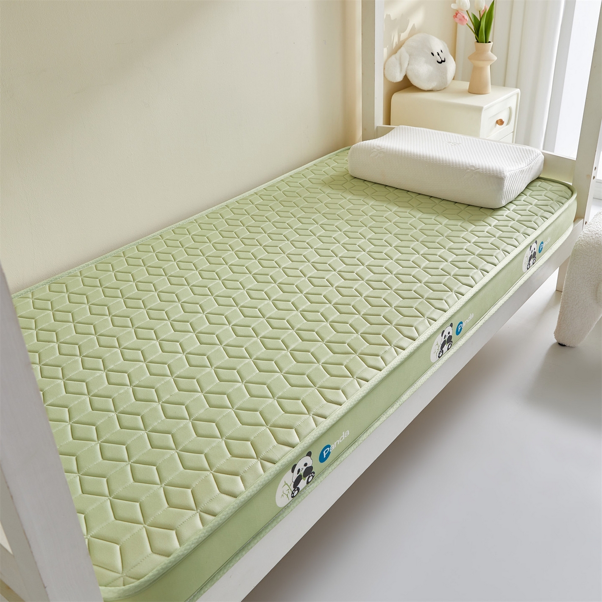 91家纺网 家纺一手货源 找家纺 伊先生家纺 2025新款简约卡通硅胶海绵床垫学生款熊猫黄鸭款 熊猫-绿