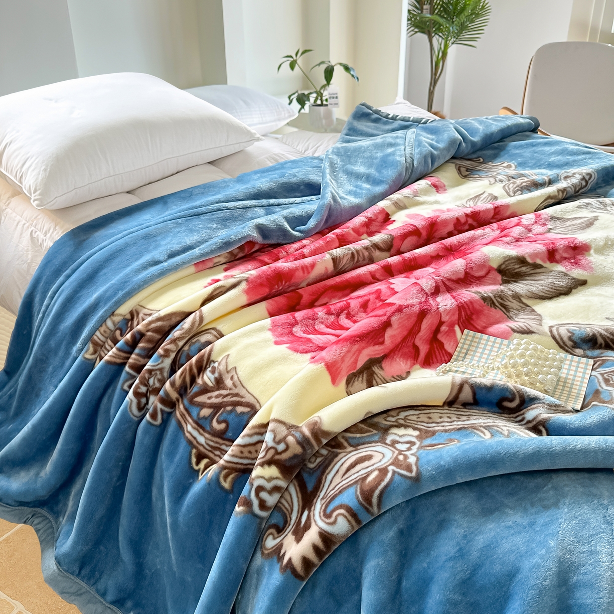 91家纺网 家纺一手货源 找家纺 法莱妮毛毯 2025新款双层加厚拉舍尔毛毯 婚庆 单双人 厂家直销可定制 蓝色经典