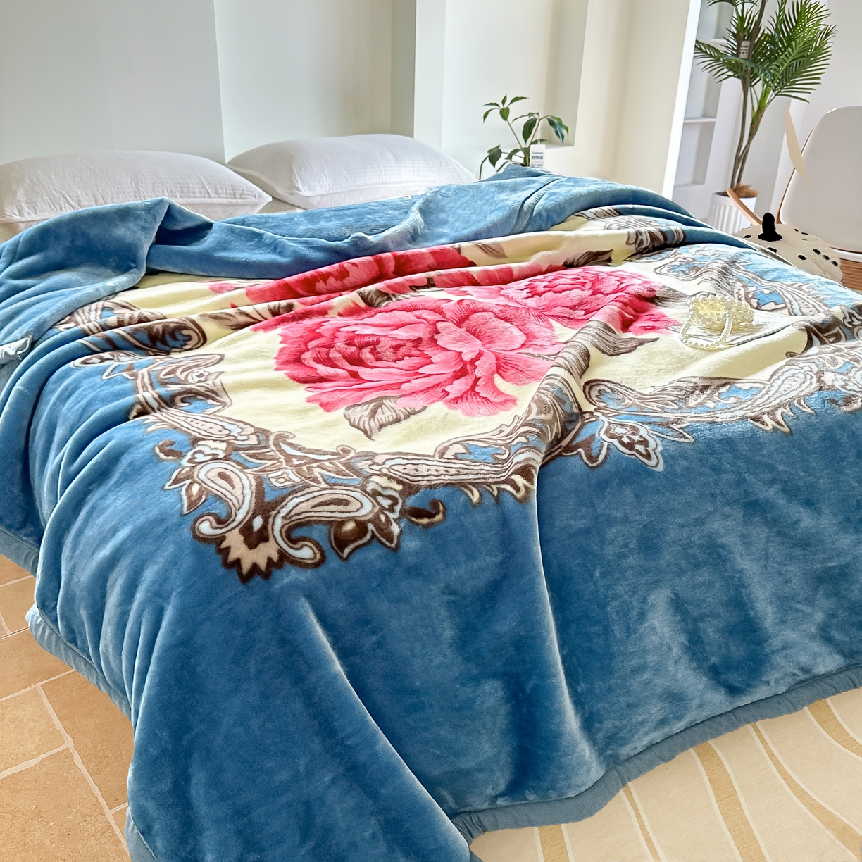 91家纺网 家纺一手货源 找家纺 法莱妮毛毯 2025新款双层加厚拉舍尔毛毯 婚庆 单双人 厂家直销可定制 蓝色经典