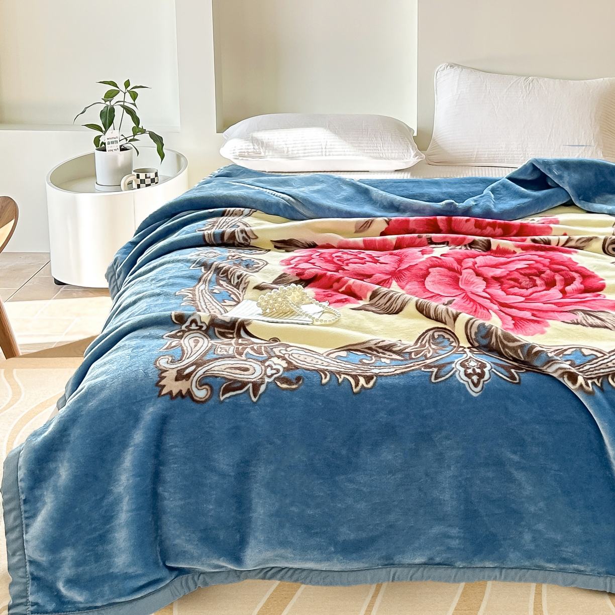 91家纺网 家纺一手货源 找家纺 法莱妮毛毯 2025新款双层加厚拉舍尔毛毯 婚庆 单双人 厂家直销可定制 蓝色经典