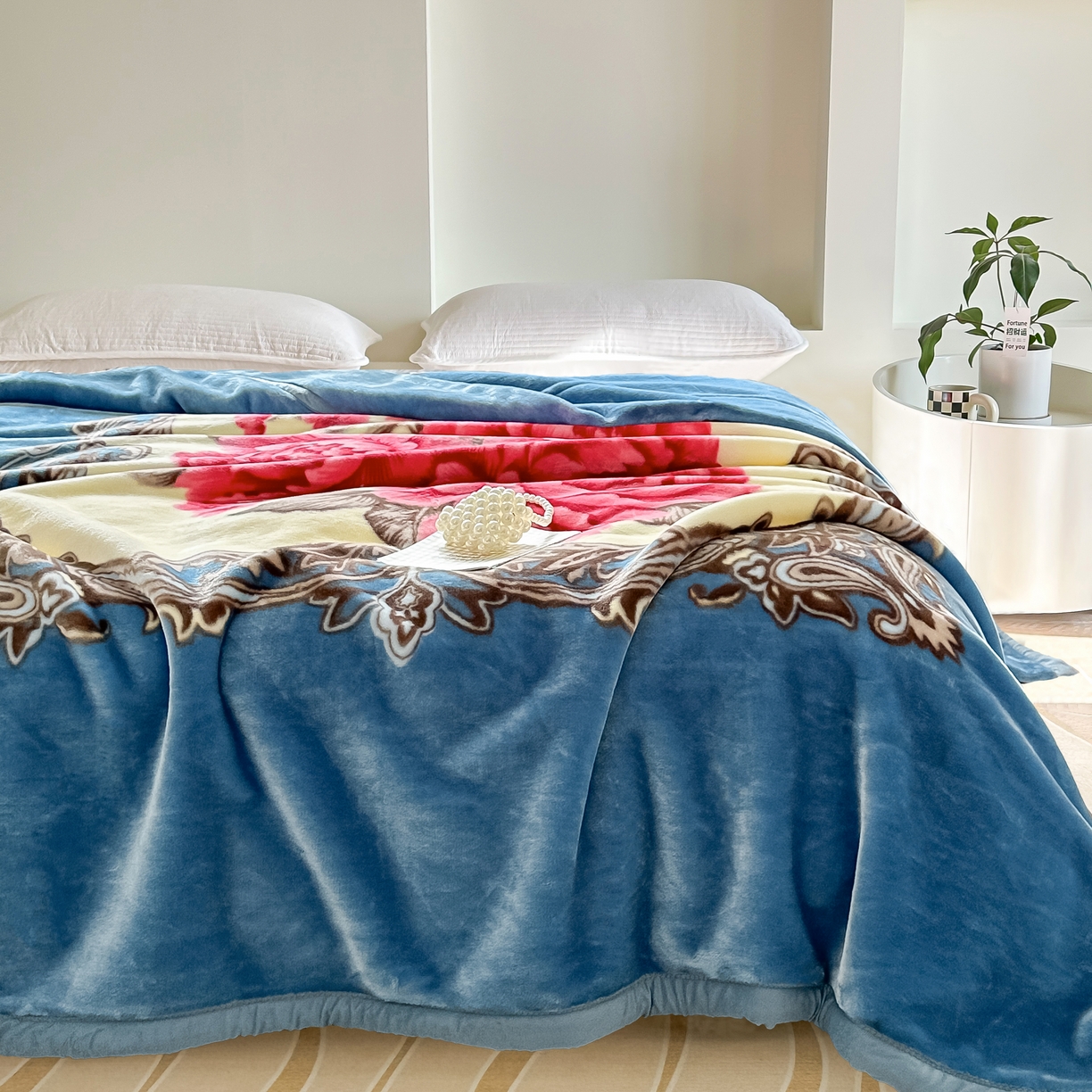 91家纺网 家纺一手货源 找家纺 法莱妮毛毯 2025新款双层加厚拉舍尔毛毯 婚庆 单双人 厂家直销可定制 蓝色经典