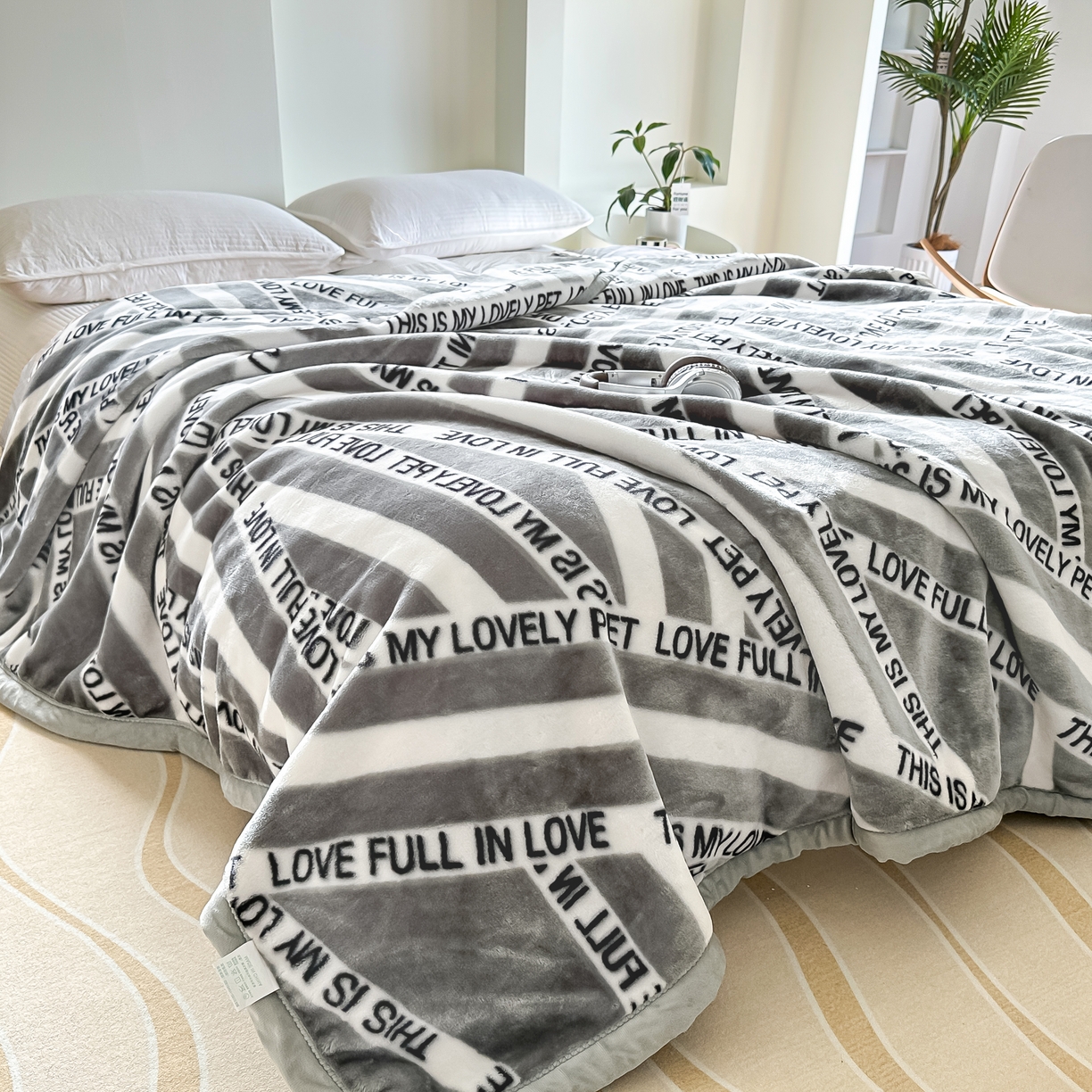 91家纺网 家纺一手货源 找家纺 法莱妮毛毯 2025新款双层加厚拉舍尔毛毯 婚庆 单双人 厂家直销可定制 自由自在