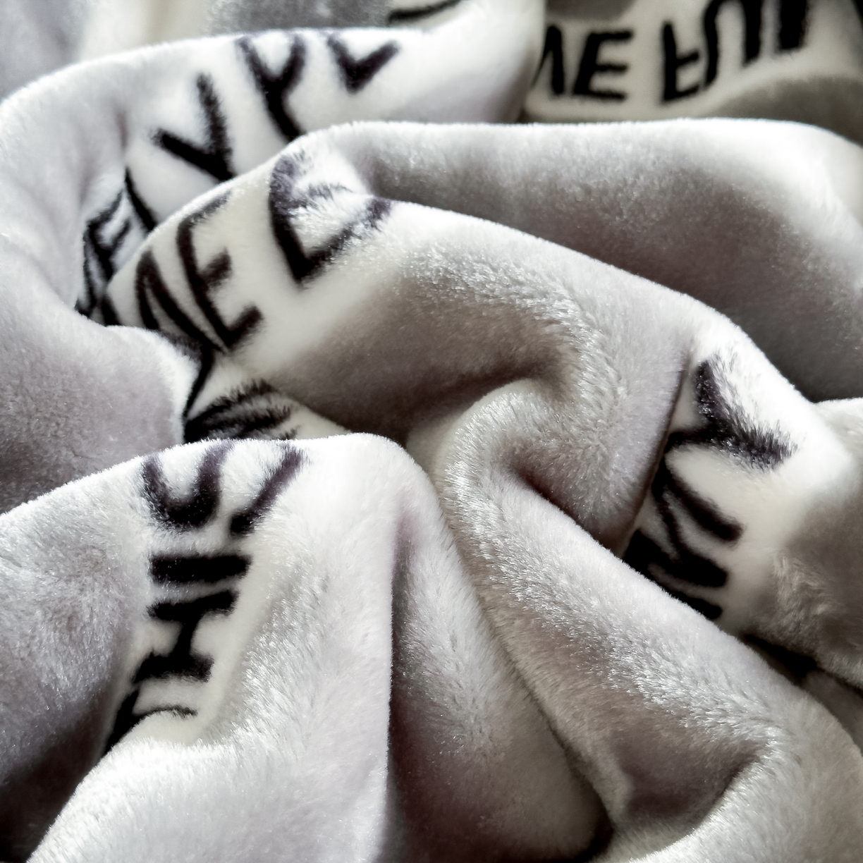 91家纺网 家纺一手货源 找家纺 法莱妮毛毯 2025新款双层加厚拉舍尔毛毯 婚庆 单双人 厂家直销可定制 自由自在