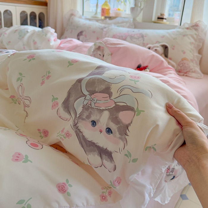 91家纺网 家纺一手货源 找家纺 慕澄家纺 2025新款小清新花边款水洗棉四件套-第二波 花边款-爱心花朵猫