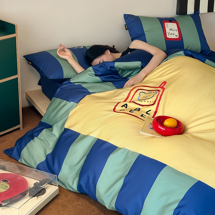 91家纺网 家纺一手货源 找家纺 （总）RYB红黄兰 2025新款孟菲斯系列60s长绒棉刺绣全棉数码印花四件套