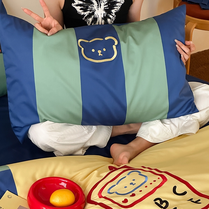 91家纺网 家纺一手货源 找家纺 RYB红黄兰 2025新款孟菲斯系列60s长绒棉刺绣全棉数码印花四件套 孟菲斯小熊