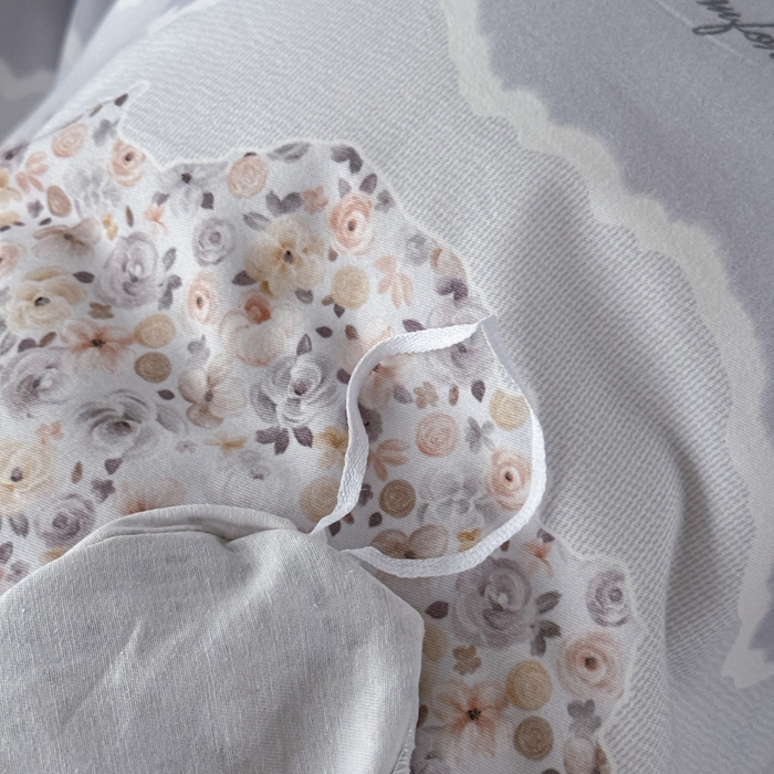 91家纺网 家纺一手货源 找家纺 艾迪尚家纺 2025新款云感超柔全棉磨毛印花单品床单系列 夕月-灰