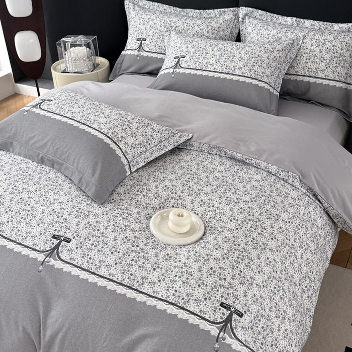 91家纺网 家纺一手货源 找家纺 艾迪尚家纺 2025新款云感超柔全棉磨毛印花单品被套系列 芳菲-灰