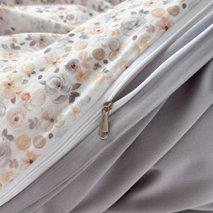 91家纺网 家纺一手货源 找家纺 艾迪尚家纺 2025新款云感超柔全棉磨毛印花单品被套系列 夕月-灰