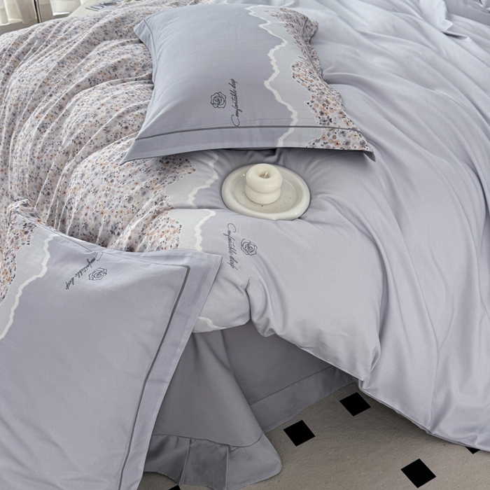 91家纺网 家纺一手货源 找家纺 艾迪尚家纺 2025新款云感超柔全棉磨毛印花单品被套系列 夕月-灰