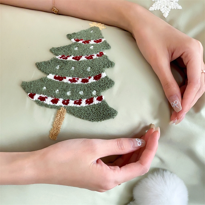 91家纺网 家纺一手货源 找家纺 初拾 2025新款100s澳棉毛巾绣四件套-星落圣诞 星落圣诞—青青绿