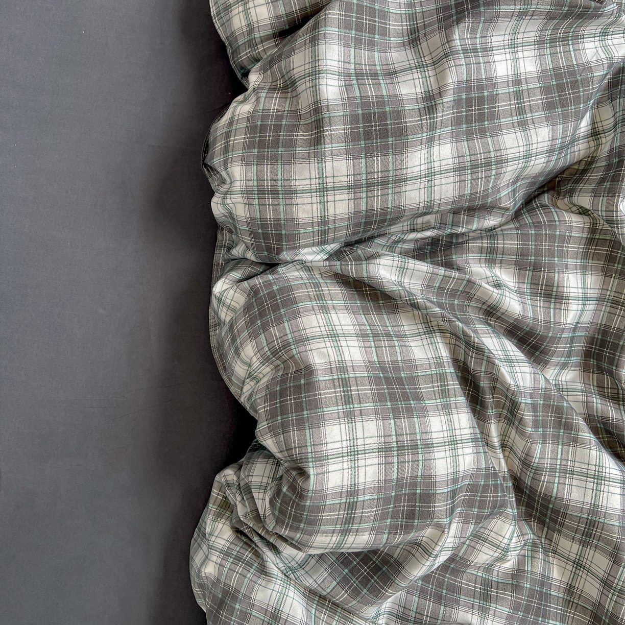 91家纺网 家纺一手货源 找家纺 楠沐家纺 2025新款格子系列芦荟棉四件套 洛可可灰