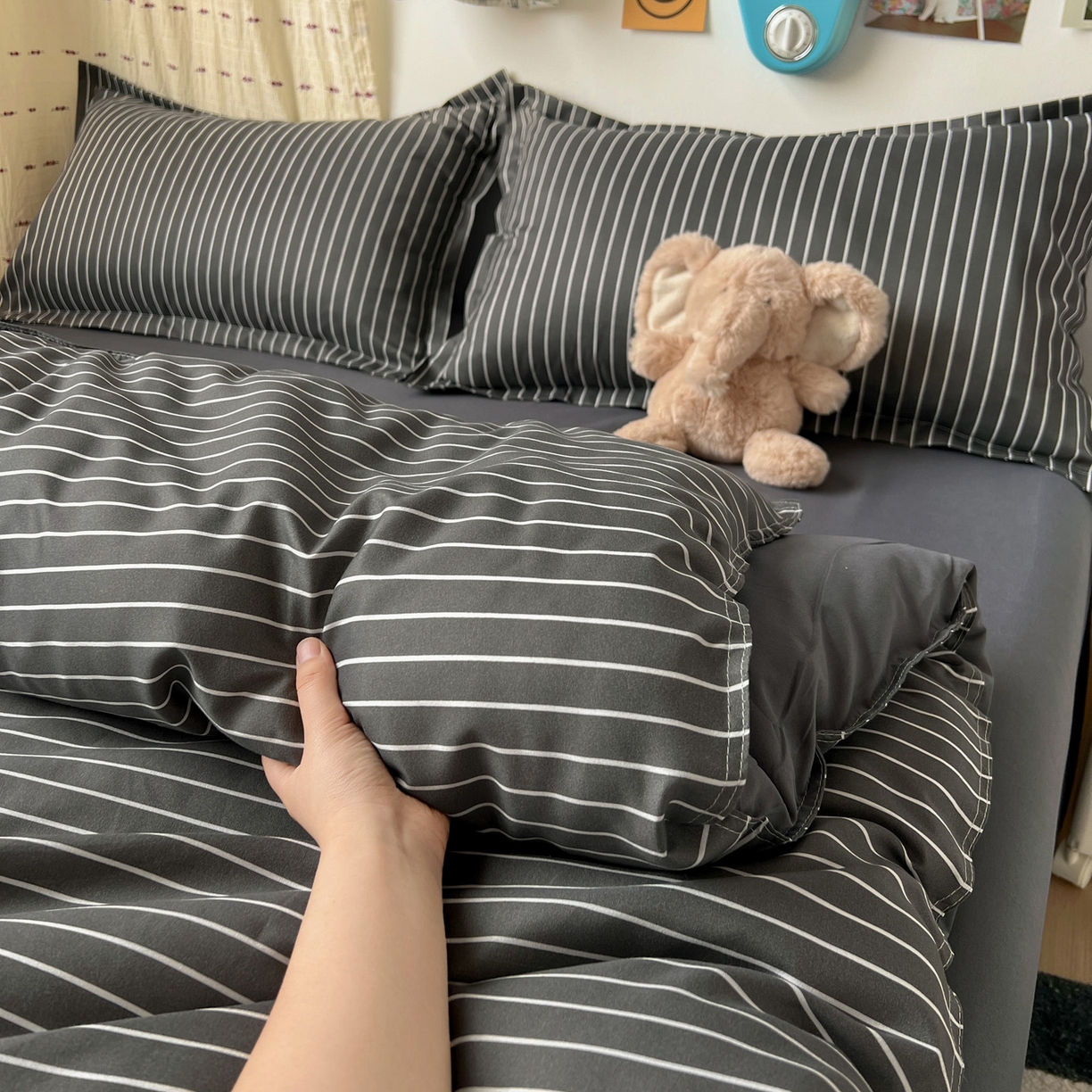 91家纺网 家纺一手货源 找家纺 楠沐家纺 2025新款格子系列亲肤芦荟棉磨毛单被套 拿铁