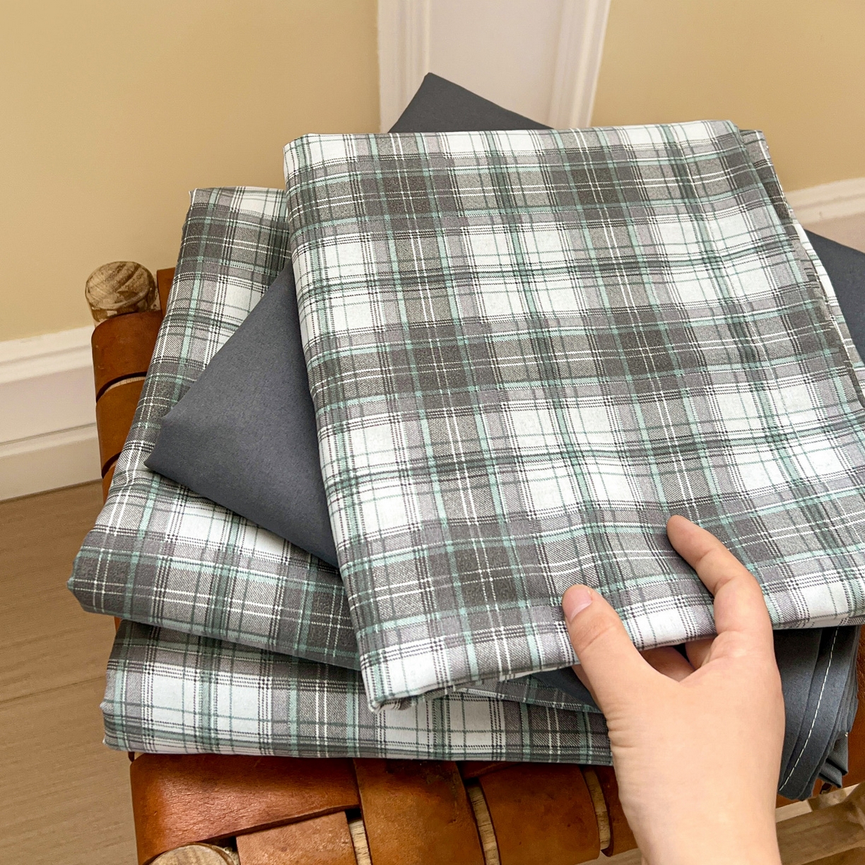 91家纺网 家纺一手货源 找家纺 楠沐家纺 2025新款格子系列亲肤芦荟棉磨毛单被套 洛可可灰