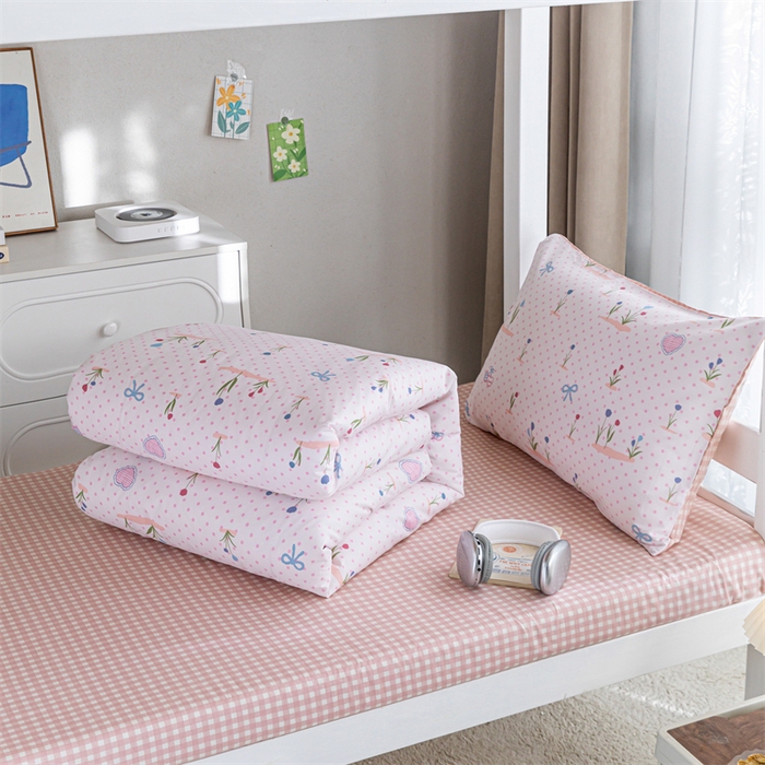 91家纺网 家纺一手货源 找家纺 红馆 2025新款开学季三件套学生上下铺 觅香少女