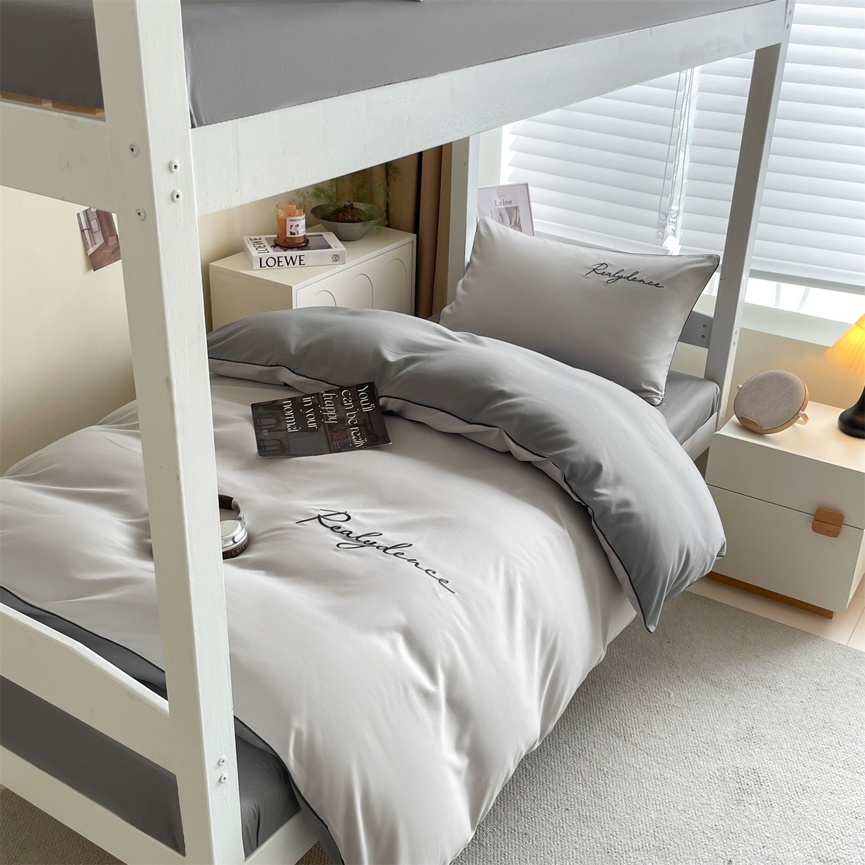 91家纺网 家纺一手货源 找家纺 笙意家纺 2025新款亲肤水洗棉麻绳款学生三件套-安琪系列 安琪-山灰+中灰