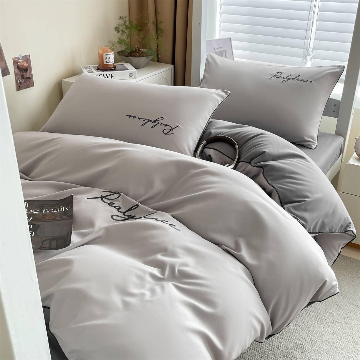 91家纺网 家纺一手货源 找家纺 笙意家纺 2025新款亲肤水洗棉麻绳款学生三件套-安琪系列 安琪-山灰+中灰