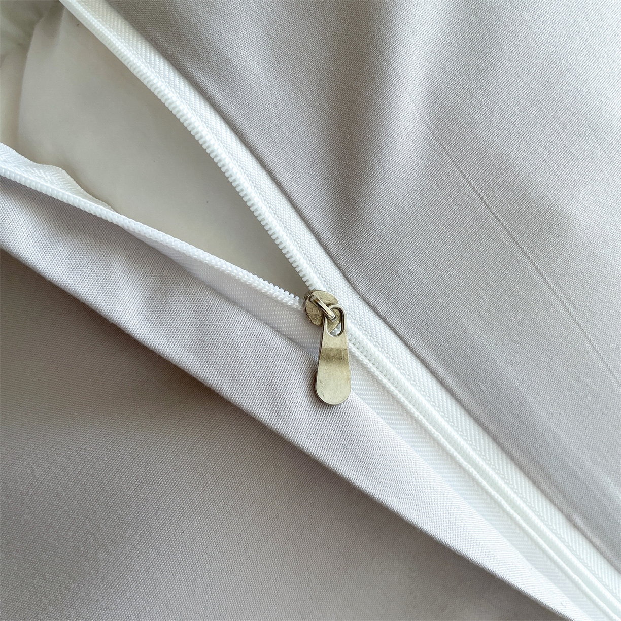 91家纺网 家纺一手货源 找家纺 笙意家纺 2025新款亲肤水洗棉麻绳款学生三件套-安琪系列 安琪-海清+山灰