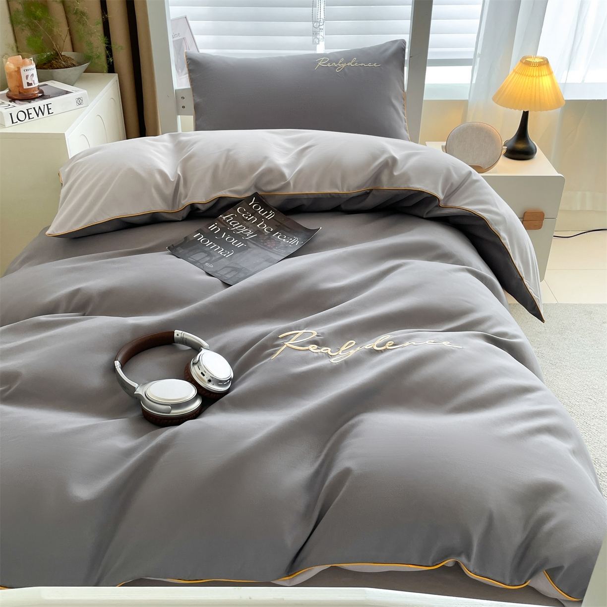 91家纺网 家纺一手货源 找家纺 笙意家纺 2025新款亲肤水洗棉麻绳款学生三件套-安琪系列 安琪-中灰+山灰