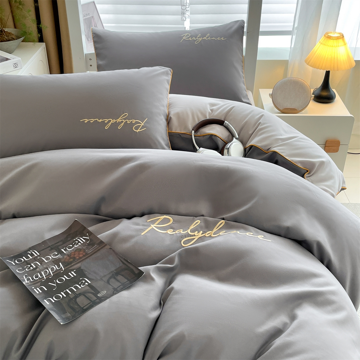 91家纺网 家纺一手货源 找家纺 笙意家纺 2025新款亲肤水洗棉麻绳款学生三件套-安琪系列 安琪-中灰+山灰