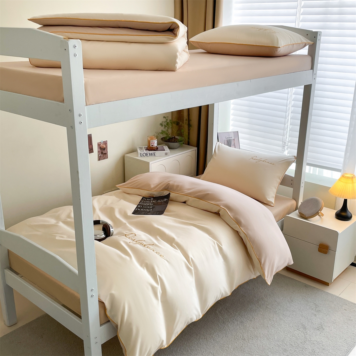 91家纺网 家纺一手货源 找家纺 笙意家纺 2025新款亲肤水洗棉麻绳款学生三件套-安琪系列 安琪-奶昔白+奶茶