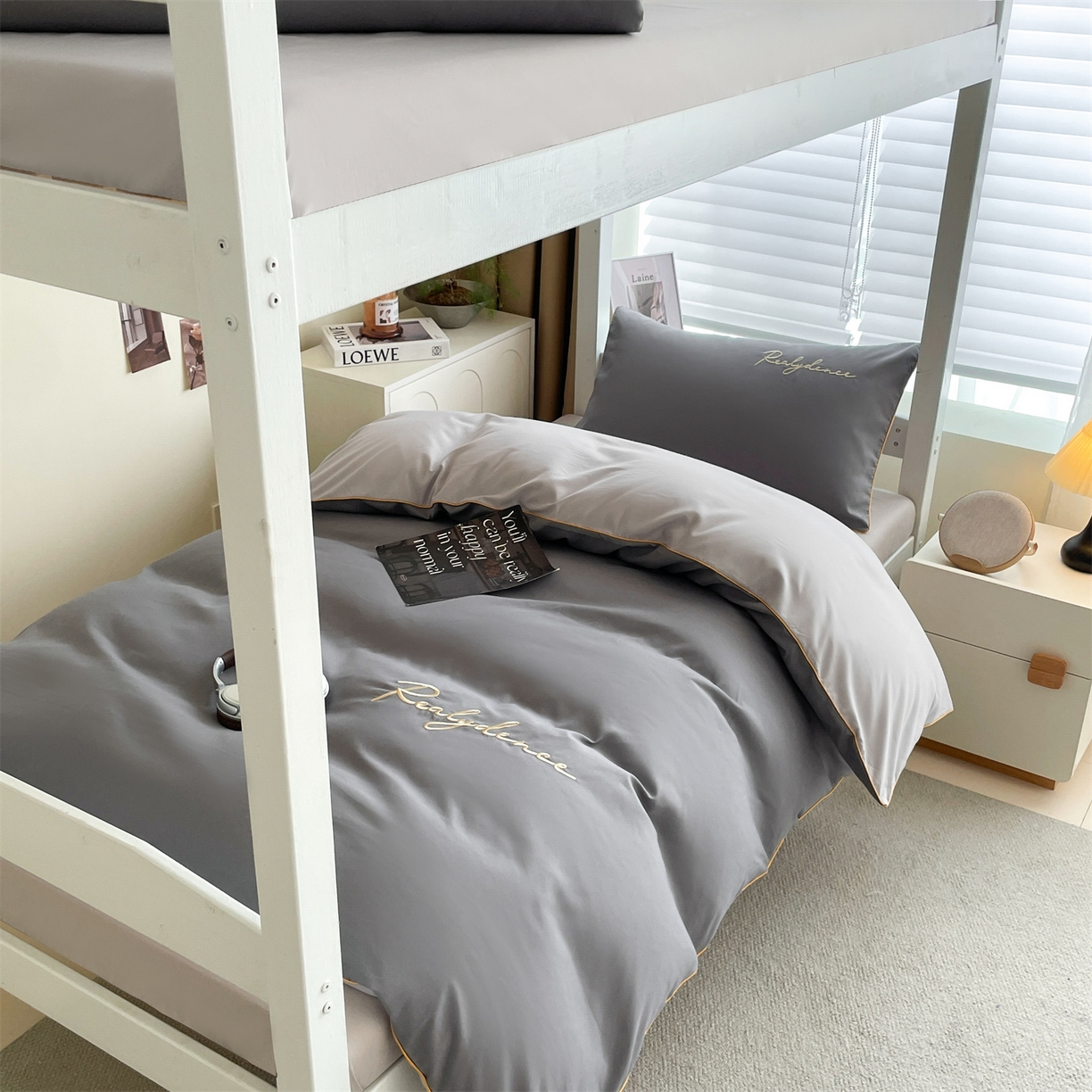 91家纺网 家纺一手货源 找家纺 笙意家纺 2025新款亲肤水洗棉麻绳款学生三件套-安琪系列 安琪-中灰+山灰