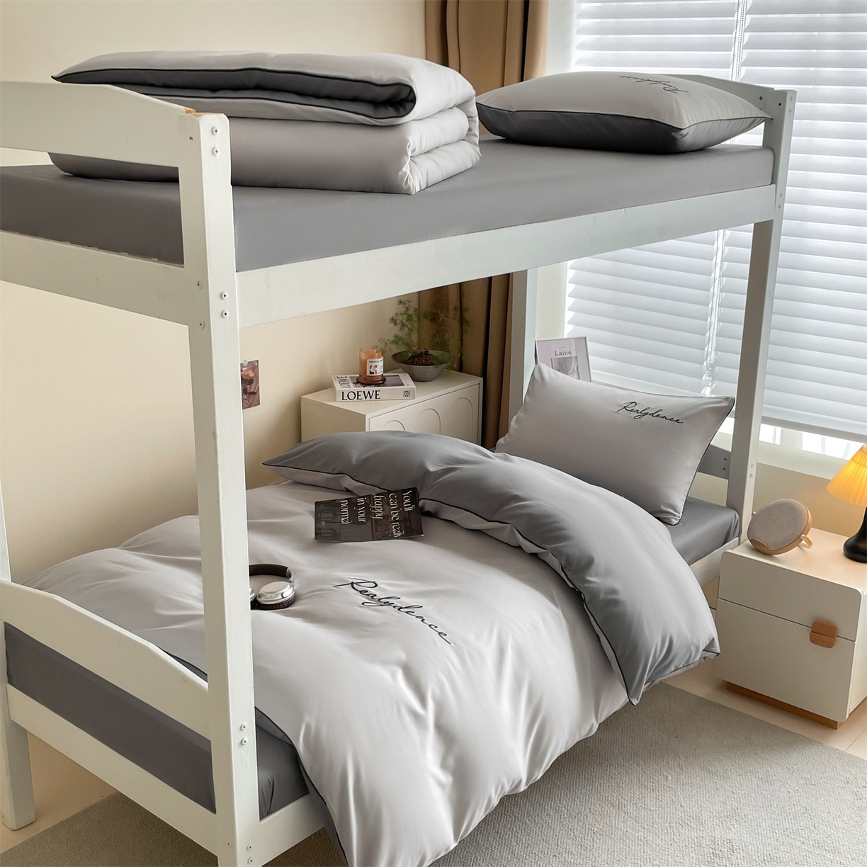 91家纺网 家纺一手货源 找家纺 笙意家纺 2025新款亲肤水洗棉麻绳款学生三件套-安琪系列 安琪-山灰+中灰