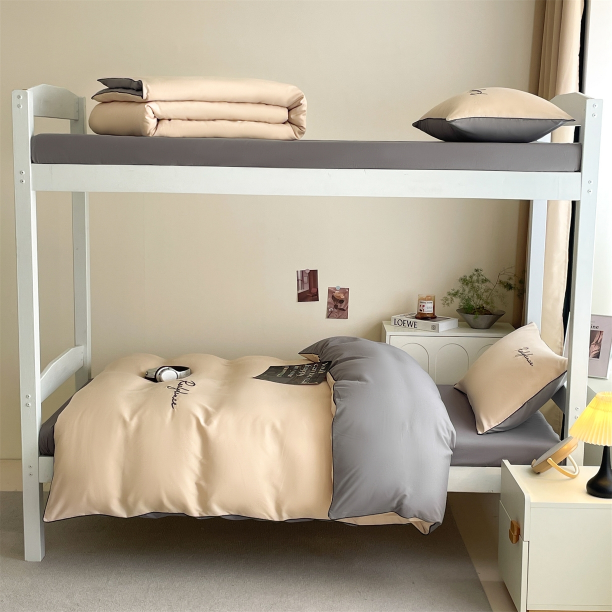 91家纺网 家纺一手货源 找家纺 笙意家纺 2025新款亲肤水洗棉麻绳款学生三件套-安琪系列 安琪-奶茶+中灰