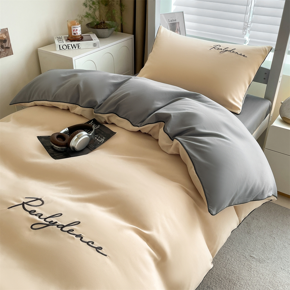 91家纺网 家纺一手货源 找家纺 笙意家纺 2025新款亲肤水洗棉麻绳款学生三件套-安琪系列 安琪-奶茶+中灰