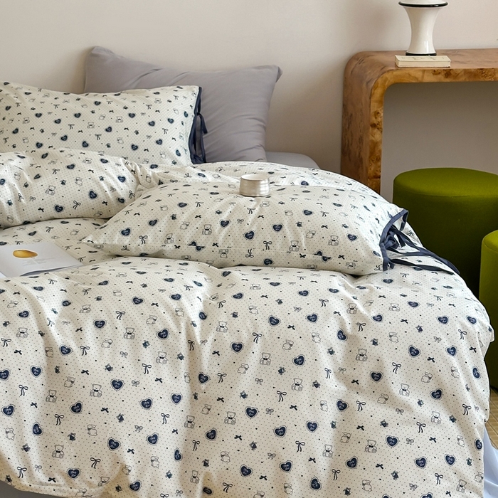 91家纺网 家纺一手货源 找家纺 尺素2025新款 纯棉蝴蝶结绑带款四件套少女心可爱枕套儿童卡通纯棉三件套1.8床笠加大床单民宿床品 绑带款熊熊乐园-浅蓝