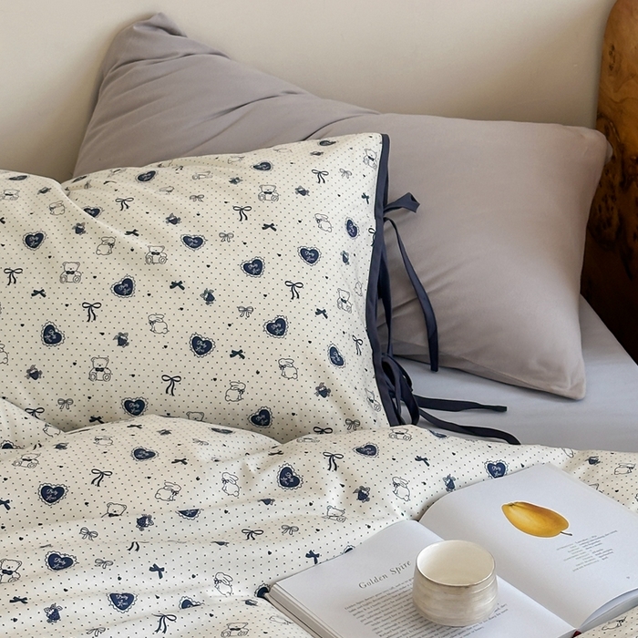 91家纺网 家纺一手货源 找家纺 尺素2025新款 纯棉蝴蝶结绑带款四件套少女心可爱枕套儿童卡通纯棉三件套1.8床笠加大床单民宿床品 绑带款熊熊乐园-浅蓝