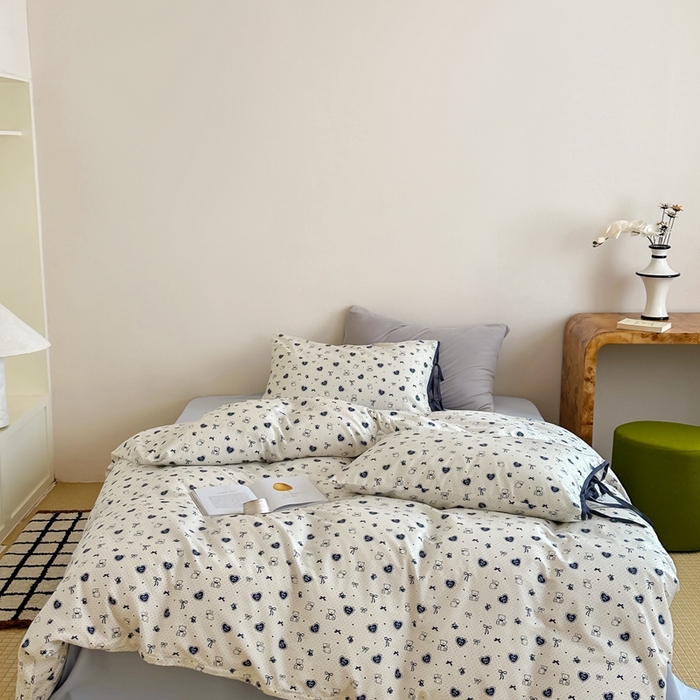 91家纺网 家纺一手货源 找家纺 尺素2025新款 纯棉蝴蝶结绑带款四件套少女心可爱枕套儿童卡通纯棉三件套1.8床笠加大床单民宿床品 绑带款熊熊乐园-浅蓝