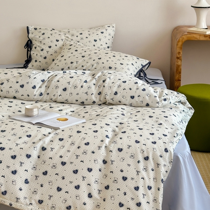 91家纺网 家纺一手货源 找家纺 尺素2025新款 纯棉蝴蝶结绑带款四件套少女心可爱枕套儿童卡通纯棉三件套1.8床笠加大床单民宿床品 绑带款熊熊乐园-浅蓝