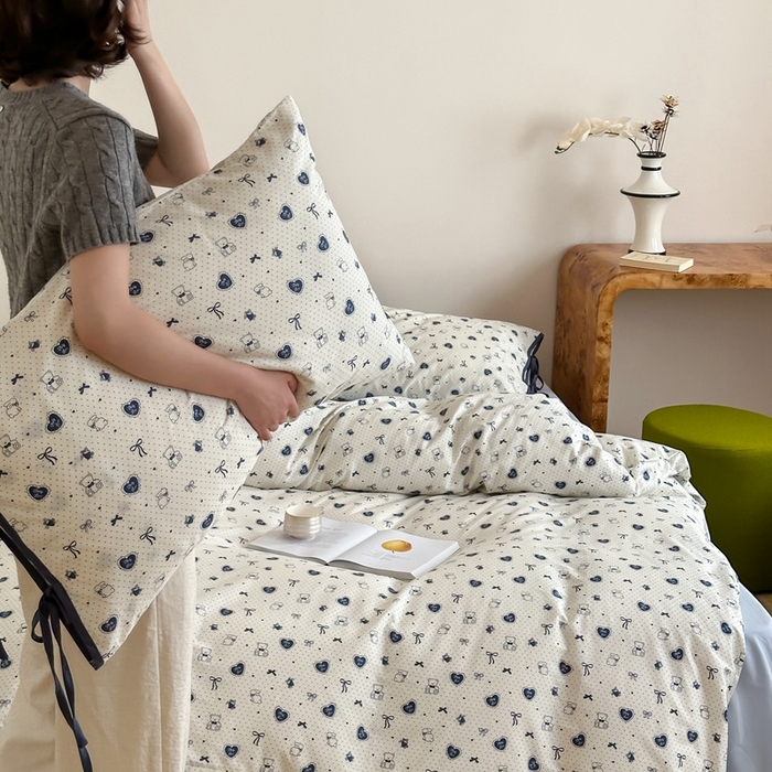 91家纺网 家纺一手货源 找家纺 尺素2025新款 纯棉蝴蝶结绑带款四件套少女心可爱枕套儿童卡通纯棉三件套1.8床笠加大床单民宿床品 绑带款熊熊乐园-浅蓝