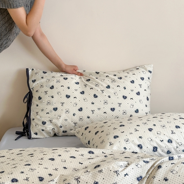 91家纺网 家纺一手货源 找家纺 尺素2025新款 纯棉蝴蝶结绑带款四件套少女心可爱枕套儿童卡通纯棉三件套1.8床笠加大床单民宿床品 绑带款熊熊乐园-浅蓝